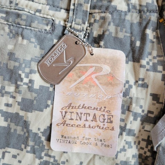 Rothco Digital Camo Cargo Shorts - Men's Large/Regular 36-39" - Picture 3 of 5